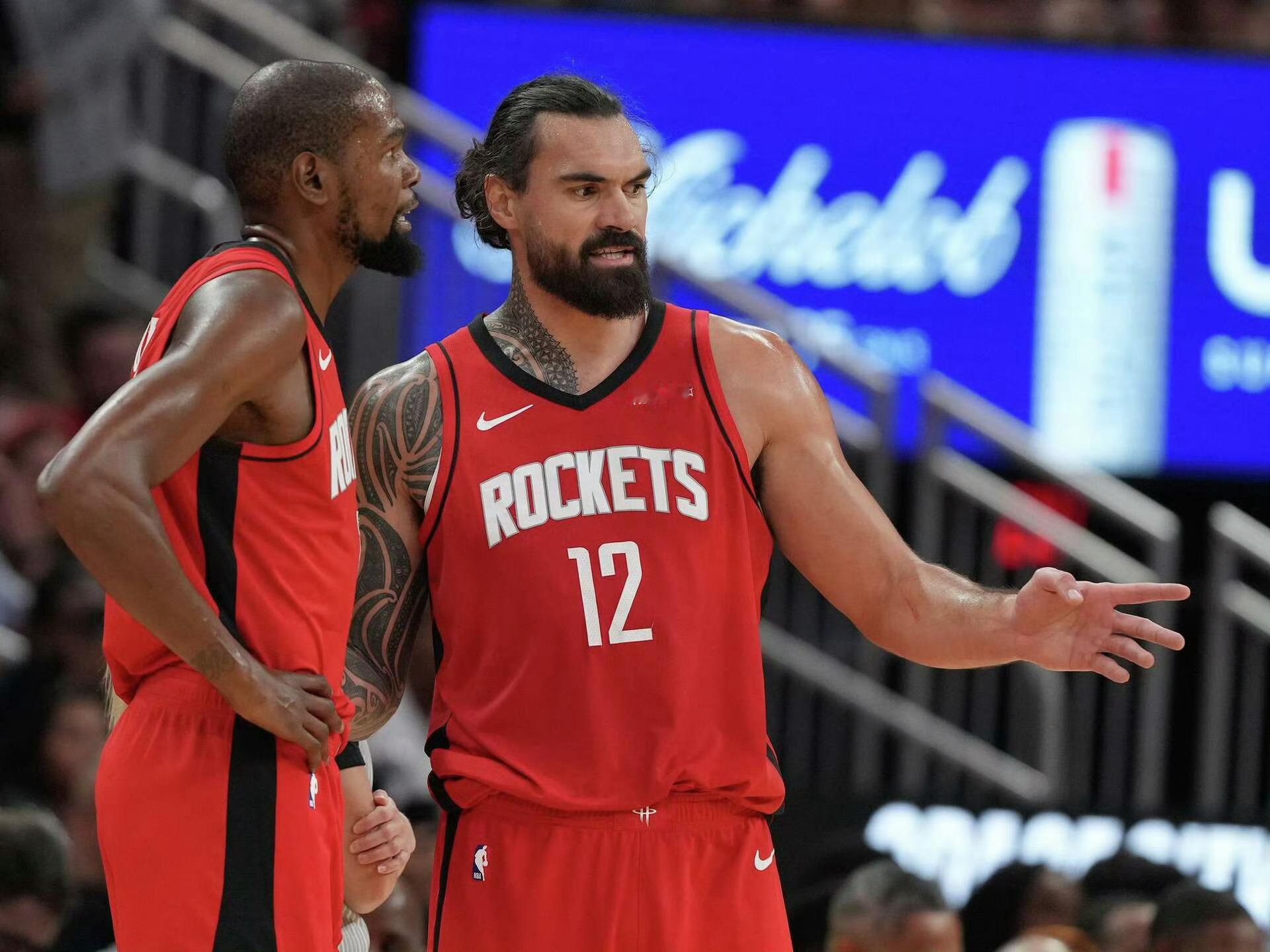 火箭队两人组每百回合净胜分榜：（共同出战超150分钟）1. 亚当斯+杜兰特 +1