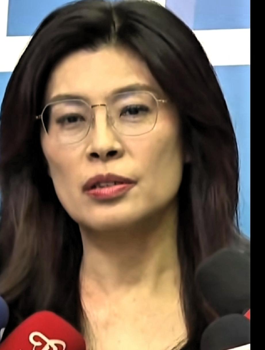 记者采访郑丽文，她表示:九二共识，所谓的通关秘，就是大家也是全民很期待的两岸和平