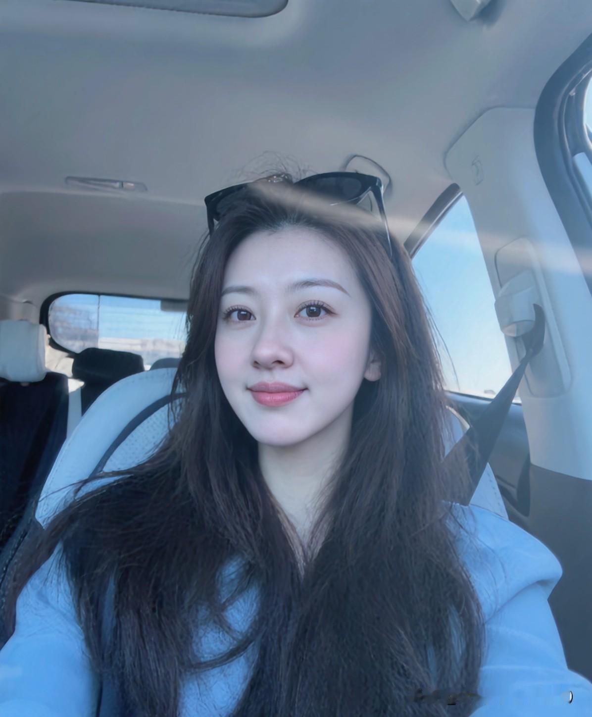 在这个世界上，
两情相悦的人或许并不多见，
但能遇到一个让你卸下所有防备的人，