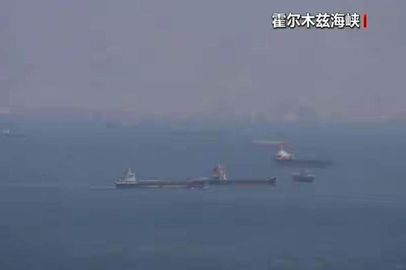 美军称两艘悬挂美国国旗的商船成功通过霍尔木兹海峡。难道说美国的船只就不害怕伊朗的