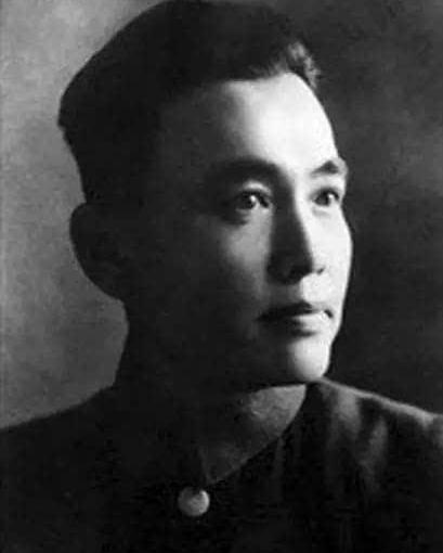 1938年3月14日，第2集团军第31师师长池峰城（左图）接到命令，“全部即日向