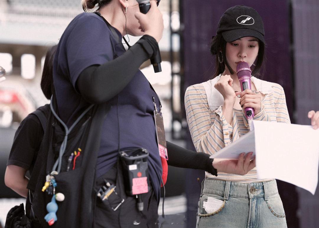 南昌彩排被热到小脸通红的小兔子一枚 