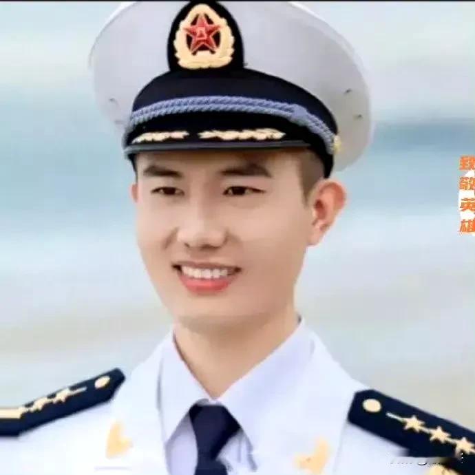 郑福浩，这位来自山东聊城东阿的海军飞行员，生命永远定格在了30岁。
30岁，本是