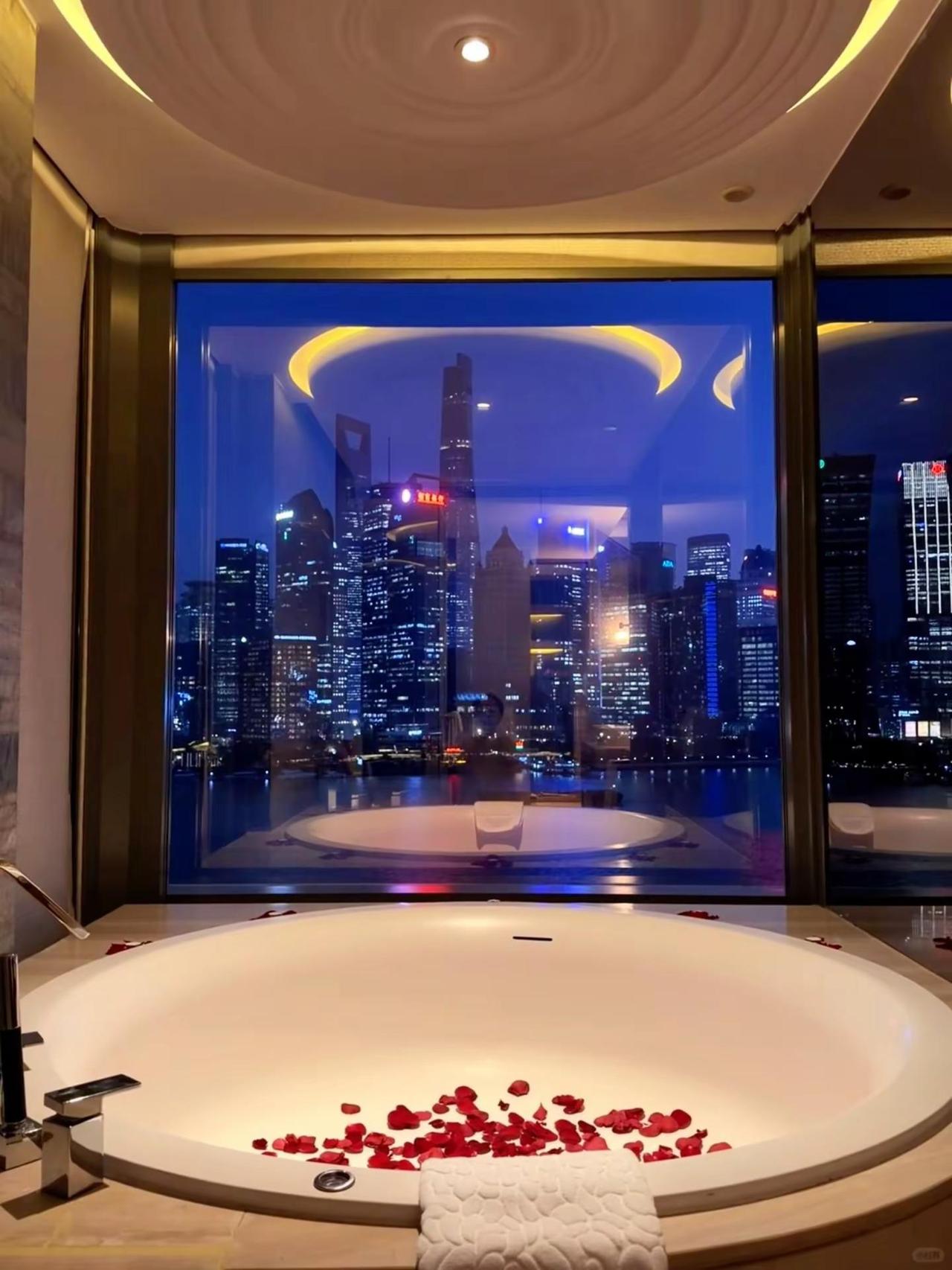 可以看到外滩一线江景的酒店竟然这么便宜