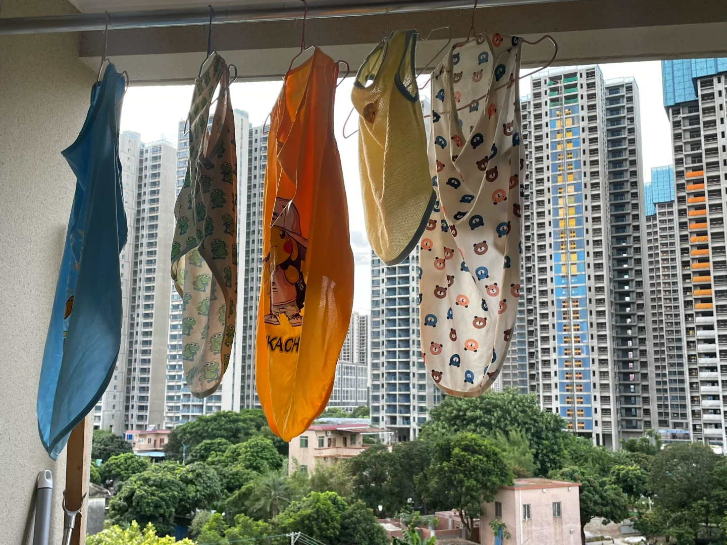 一岁小孩穿这种衣服正常吗？