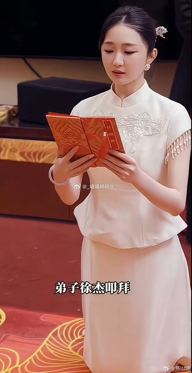 五次退网的辛巴再收徒不看话题和内容，就这照片，我还以为是无脑短剧呢