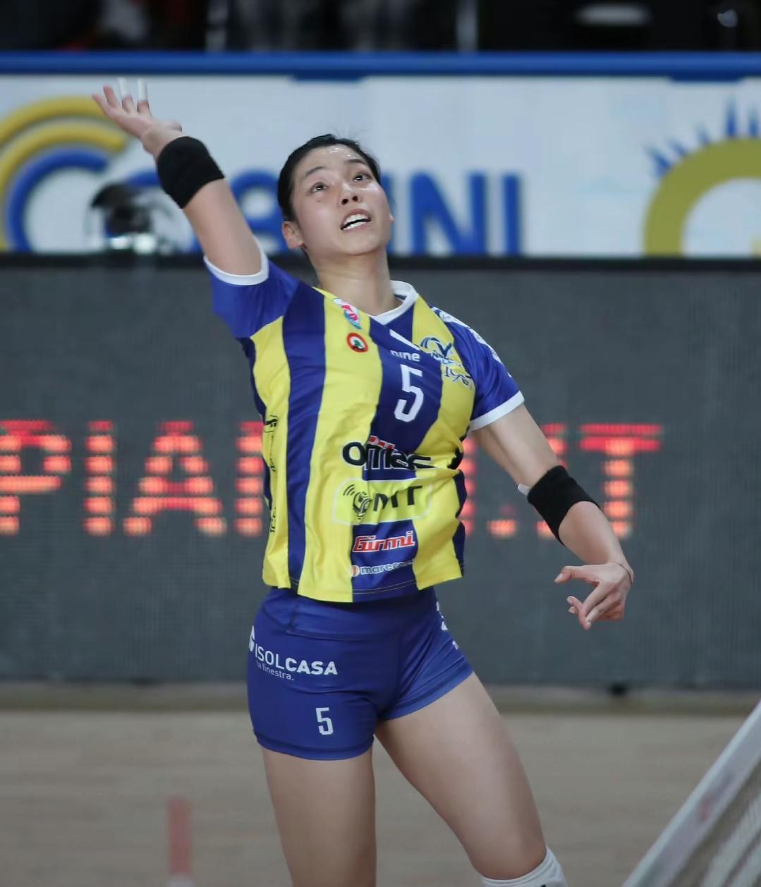 庄宇珊21分难救主，赵勇现场观看庄珊打球，球迷猜测或与李盈莹有关

北京时间12