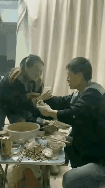 单身小伙在女员工多的工厂里会被欺负不？真相令人吃惊啊！