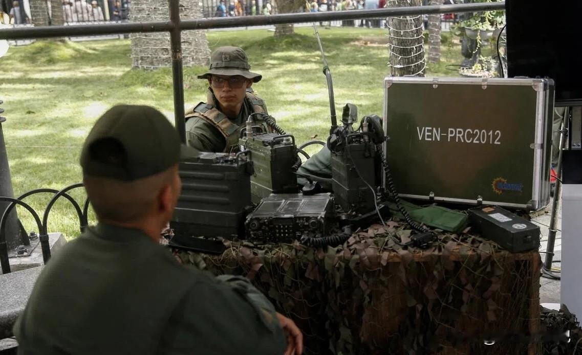 委内瑞拉境内出现俄罗斯制造的武器装备，包括来自俄方较早提供的部分轻武器和单兵装备