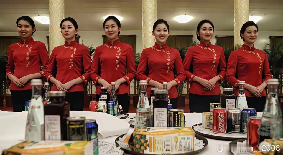 人民大会堂国宴上的服务员这些应该都是万里挑一吧？ 