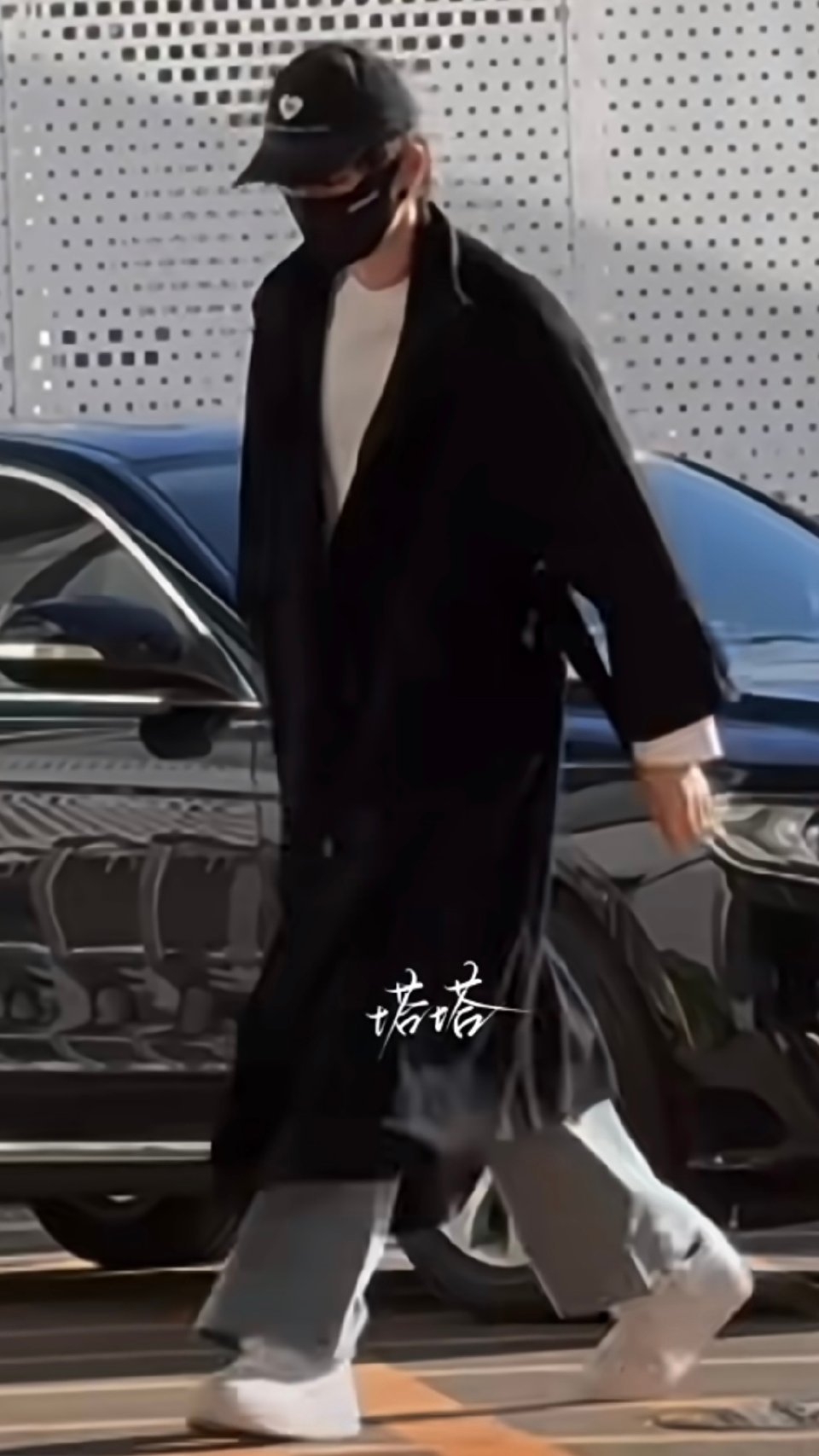 就这样从帅气大衣男神到裹上长长羽绒服的糯米团子🍡
