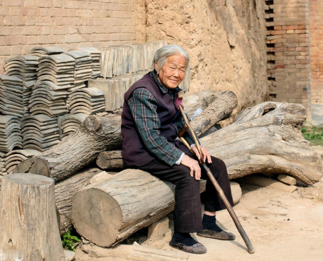 不少公办教师、在编医护选择跳槽企业时，长期被两种错误想法误导，一部分人觉得辞职就