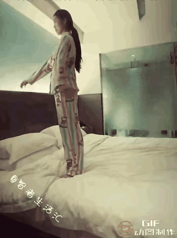 这柔韧性，绝了，我承认我干不过她。