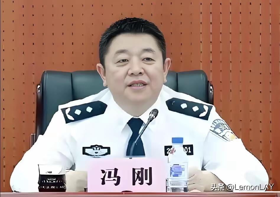 【看这位落马记】
一生摸爬政法线
四十二年度春秋
基层升任巡视组
如今腐败漏了馅