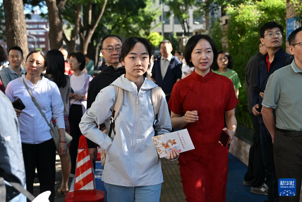 【#2026年高考拉开帷幕#】6月7日，2026年全国高考拉开帷幕。#高考第一天