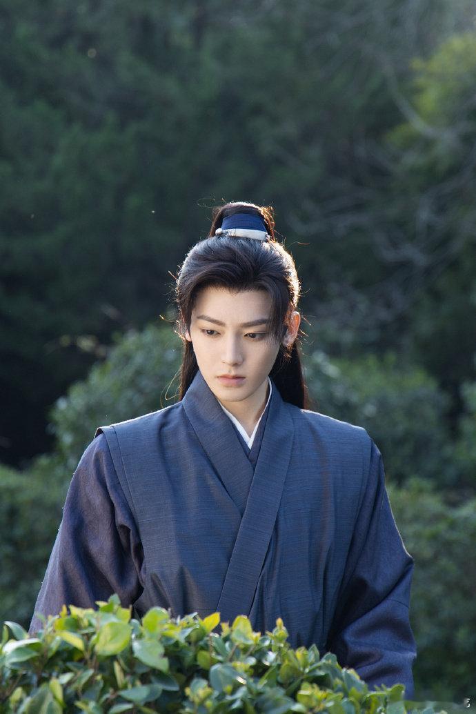 侯明昊隐藏款一定是我没错啦侯明昊行走的衣架子实锤！好六当模特，说他是隐藏款天花板