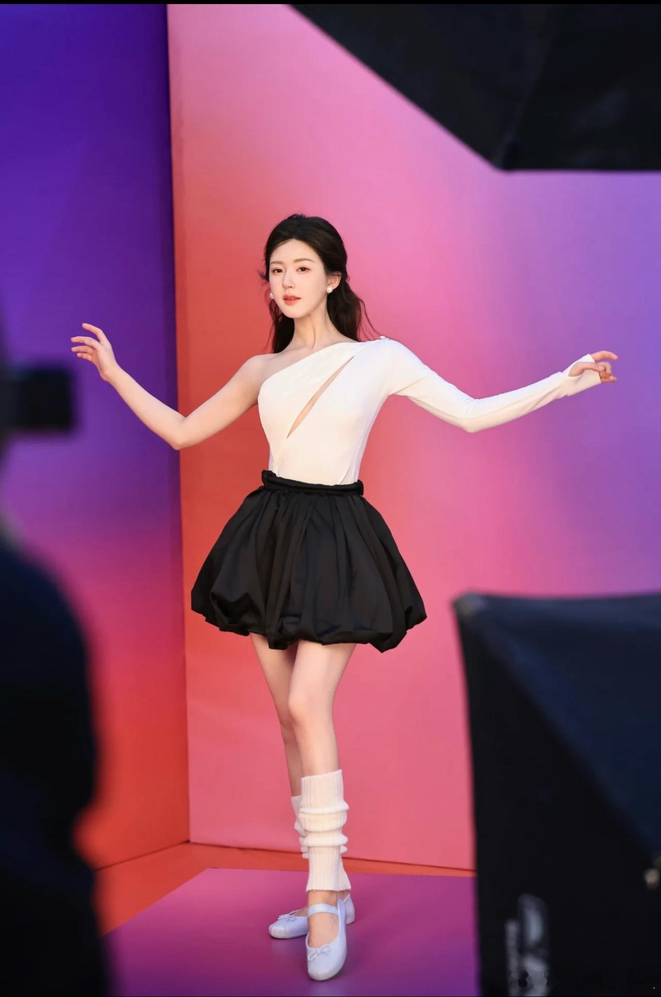 赵露思最新物料，我的麻呀~完全洋娃娃这都美成啥了 