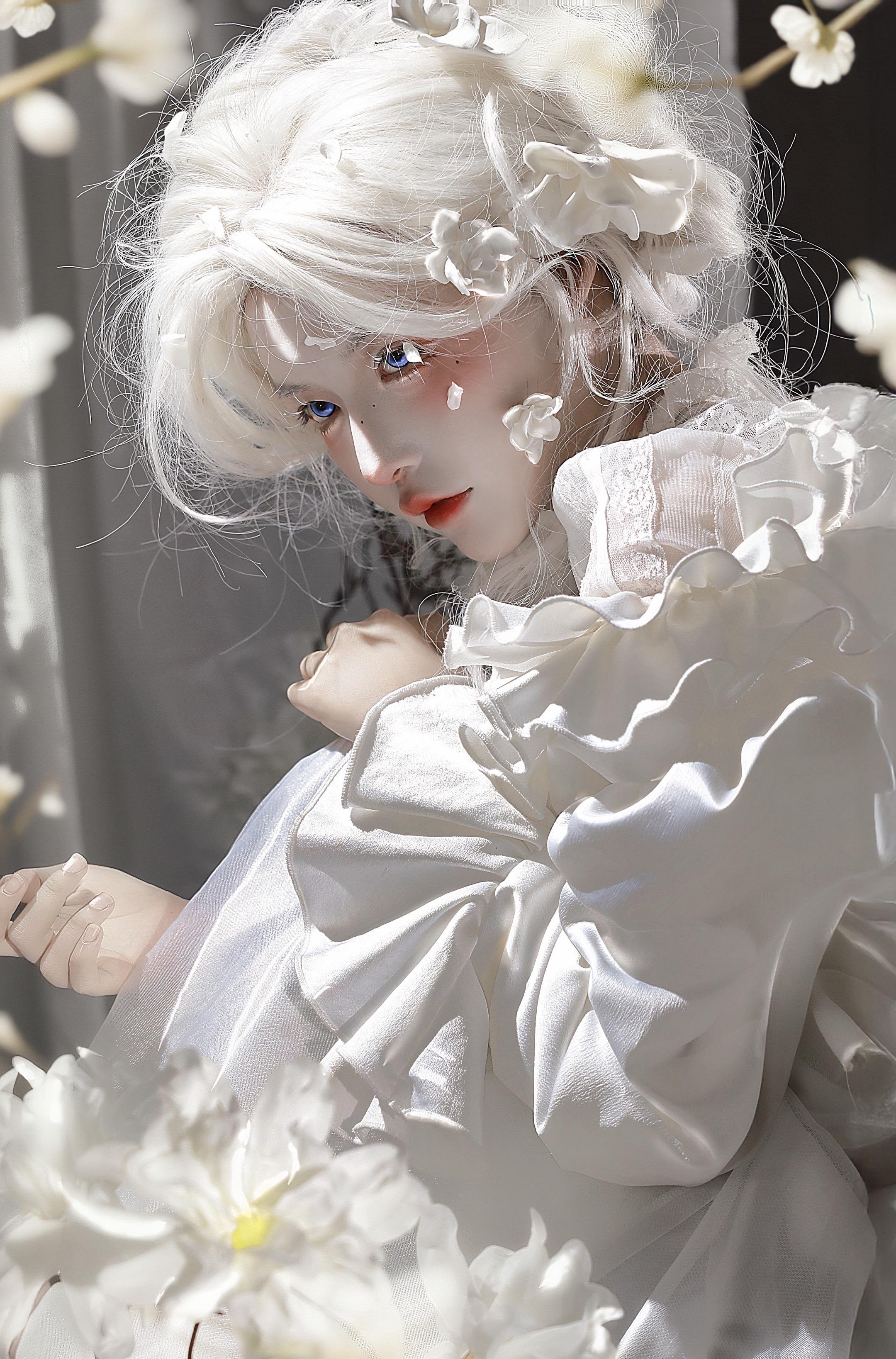 白瓷生花。策划 出镜