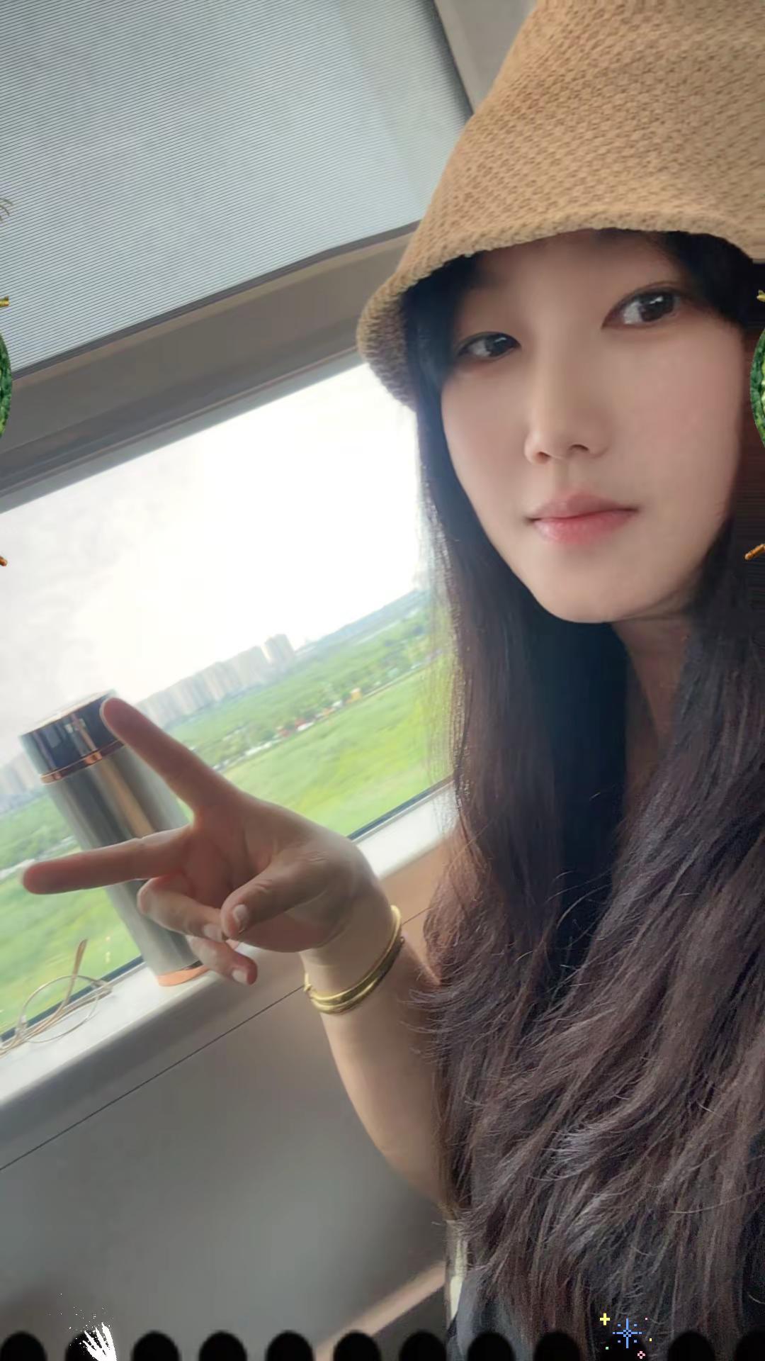 刚过上海站～这辆车貌似有点慢。