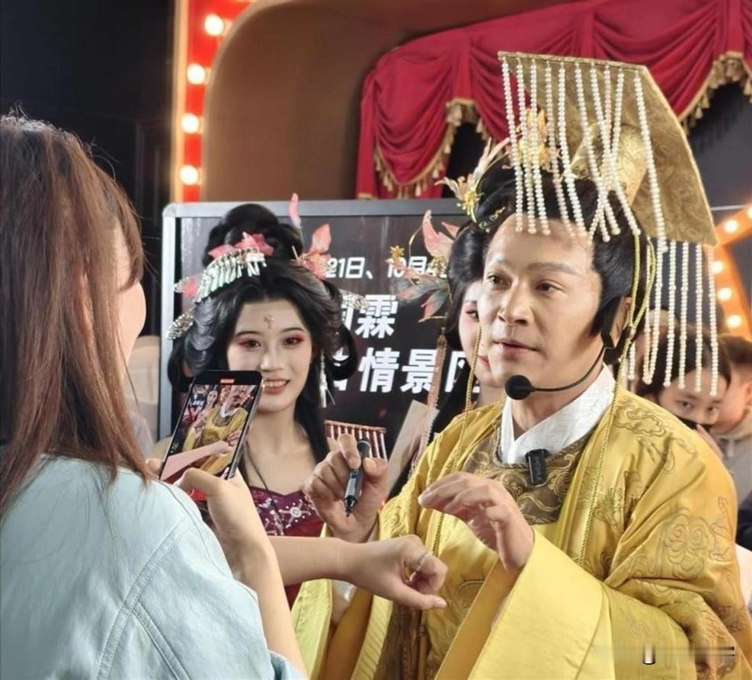 从央视到景区，明星们为啥混成这样？
 
大家发现没有，最近好些以前电视上常看到的