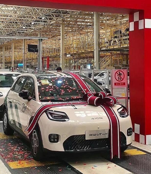 这下好了，不仅仅是雷总的小米
现在所有的车企都要开始慌了！
49900买台车？京