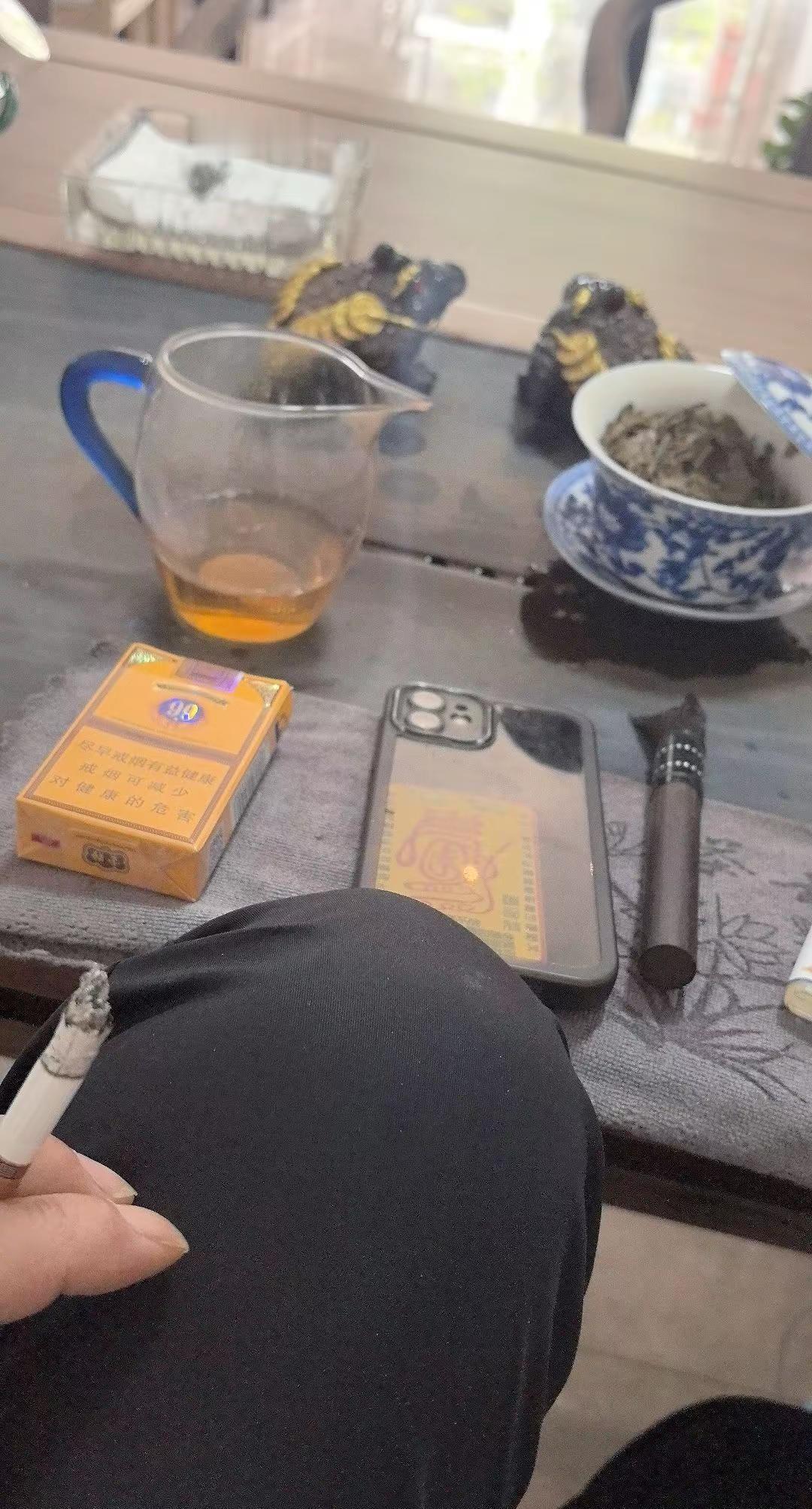 创业的尽头就是喝茶把尿喝的通白，坐椅子，把肚子坐的肥大，的游戏