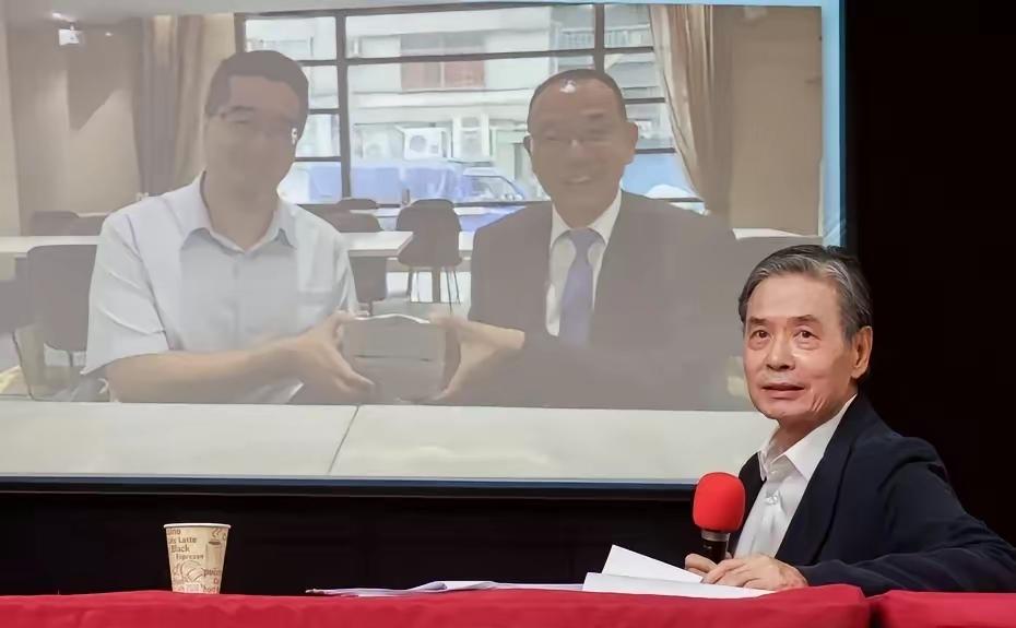 金溥聪开记者会秀“萧旭岑拿钱照”，看似在打萧，实则把马英九推上被告席

金溥聪今
