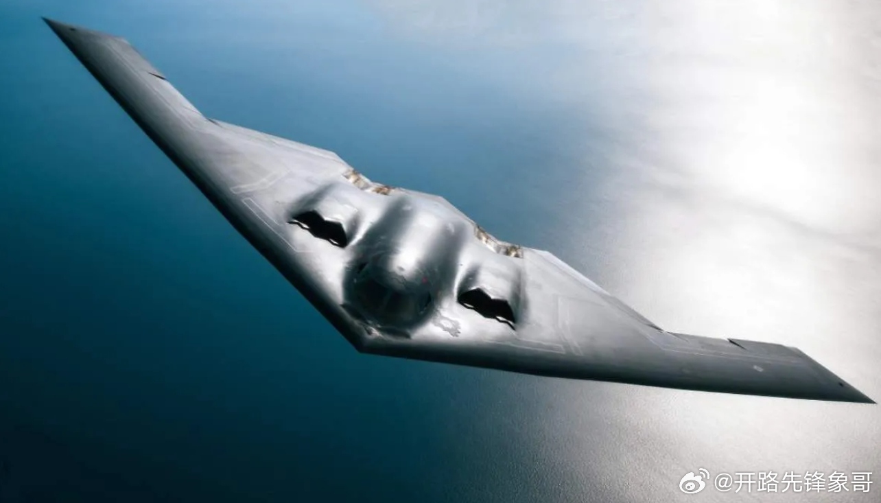 当地时间3月1日，美国中央司令部在社交媒体发布声明称，美军B-2隐形轰炸机携带2