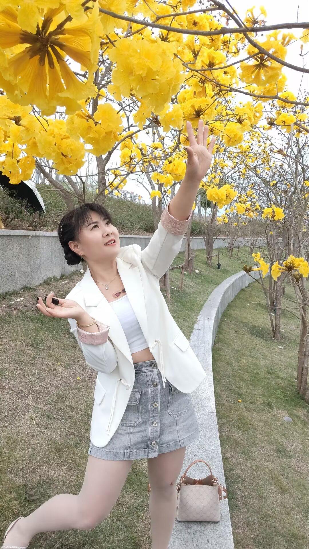 什么都不期待的时候，反而一切都顺利了，落落大方，好好生活，好运一定与你撞个满怀