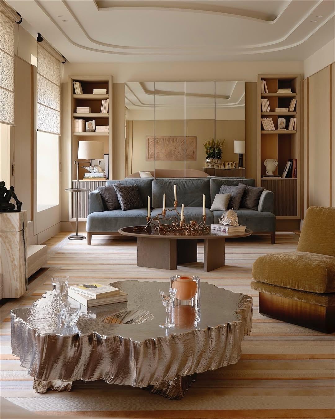 📸巴黎住宅的「反差美学」：柔和曲线的温柔，撞上大胆艺术的张力 。是大平层住着舒