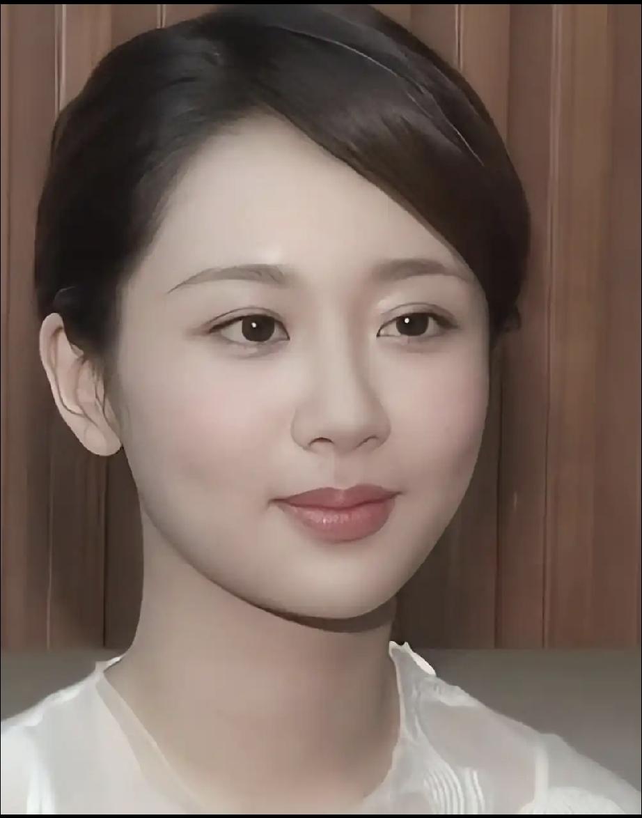 杨紫颜值到底有多美？杨紫属于极具辨识度的耐看型美人，流畅鹅蛋脸搭配灵动杏眼，笑容