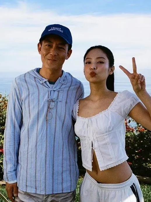 天啊！这造型竟然是陈冠希，真是鲜肉变爷爷！看来再风华绝代的帅哥也是逃不过岁月催人