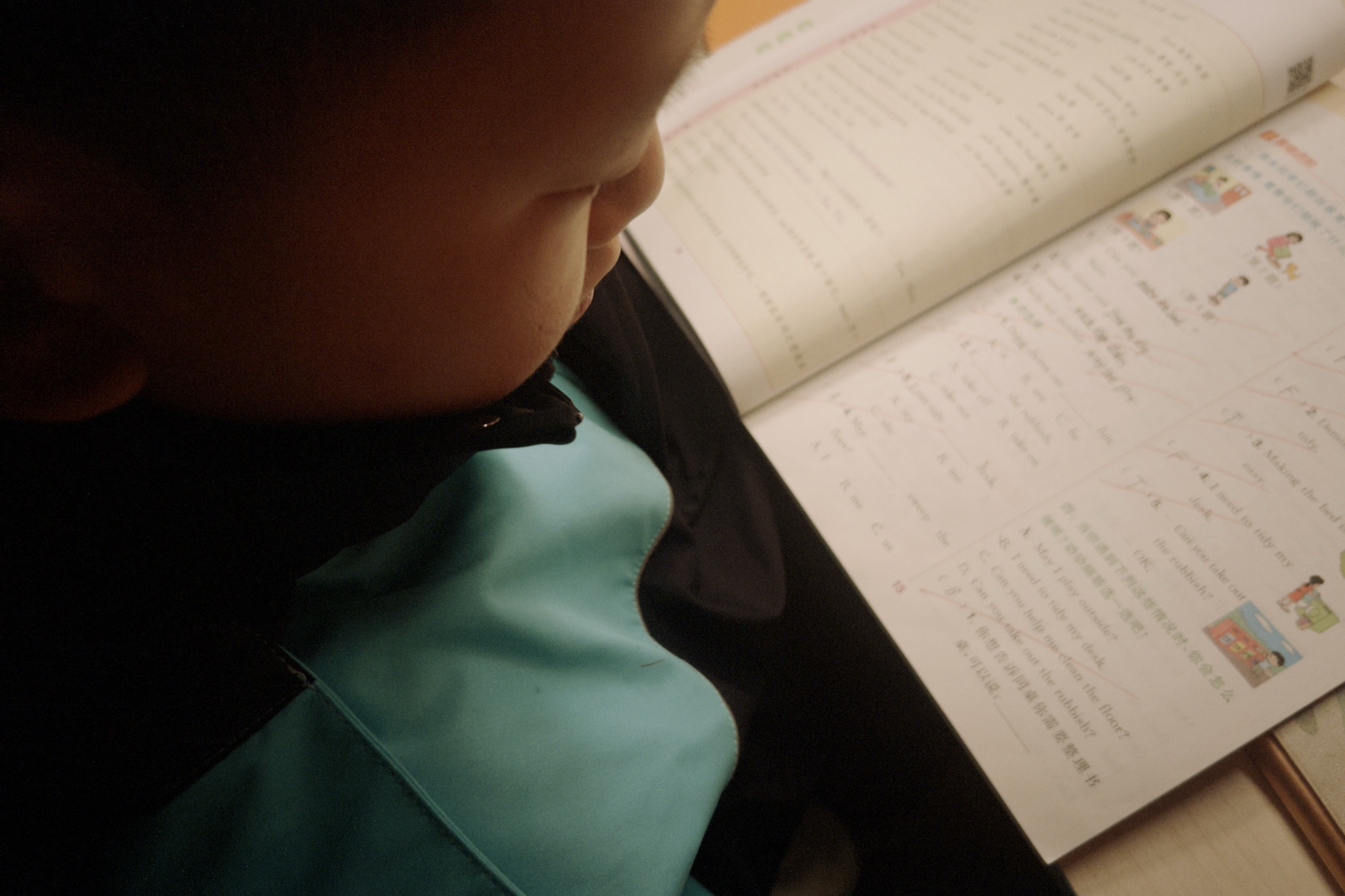 周五啦周五啦明天可以睡懒觉了娃起来读了英语一单元课文拔尖的小短文早上把校内的读读