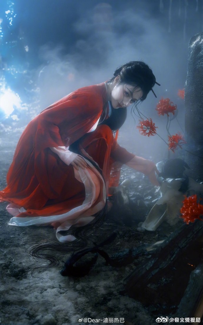 迪丽热巴一款龙塑艺人 龙塑真的把贺思慕的贵气与威严拉满了！迪丽热巴往那儿一站就是