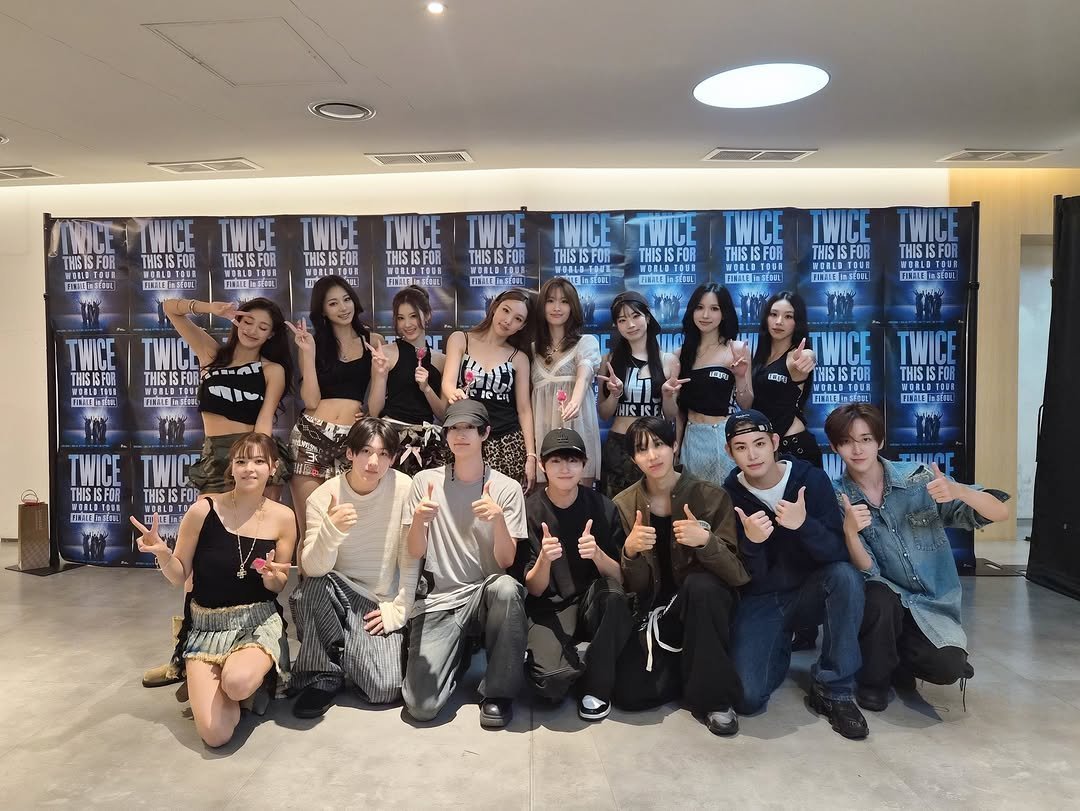 【食堂】一些兔兔们演唱会后台的合照～  专栏 · 收藏一些珍贵的合照