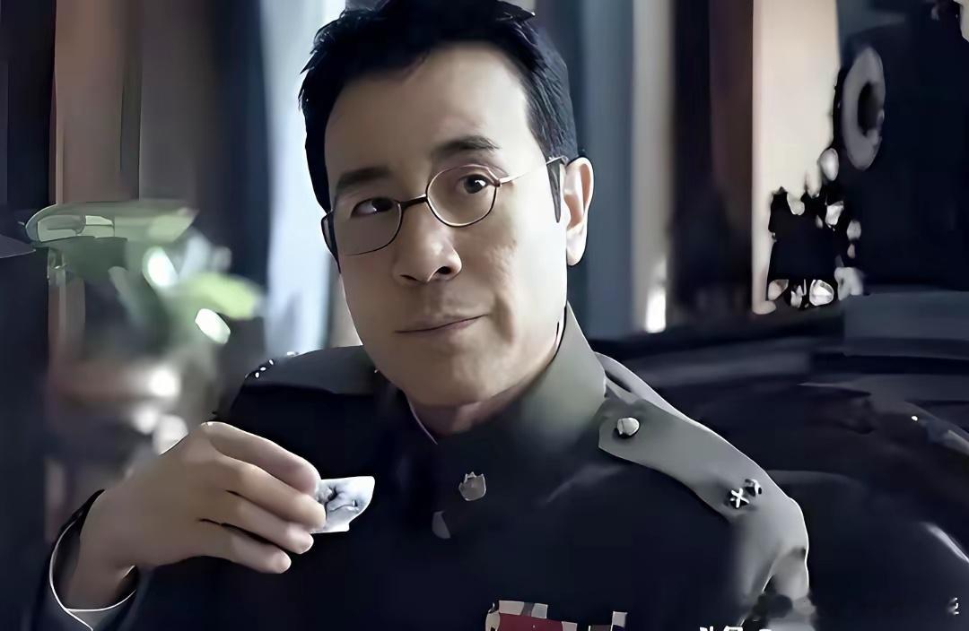 我真的，浑身鸡皮疙瘩都起来了。就是《沉默的荣耀》里那段，他夫人唱《望春风》，唱得