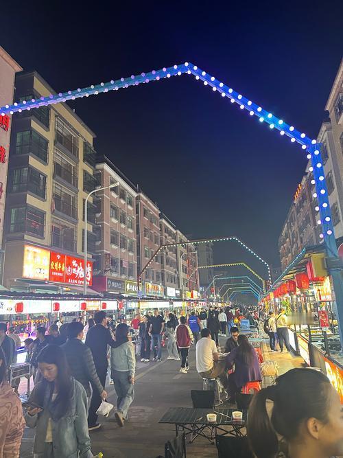 我老战友转业后去了河北石家庄，年龄小当年，去年才退休。一个儿子在英国留学，毕业后