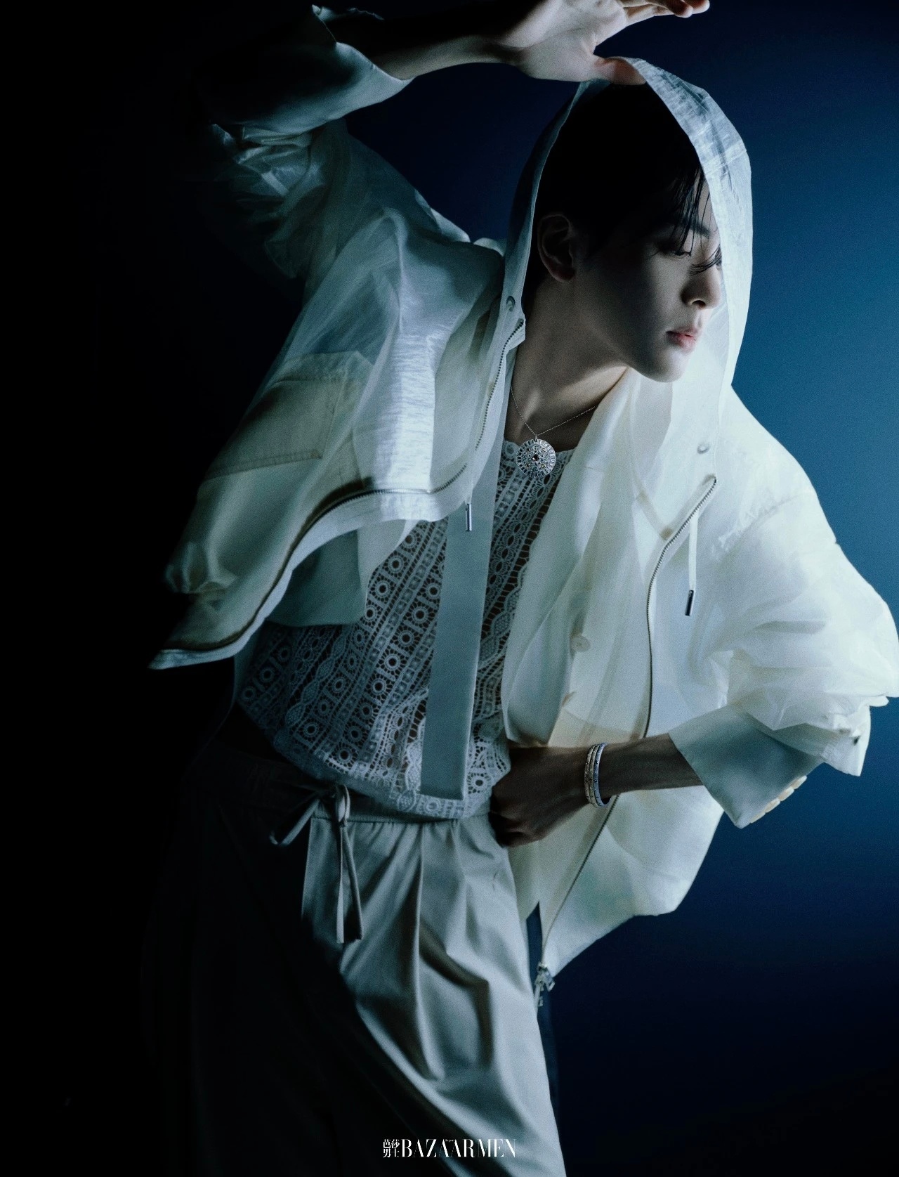 曾舜晞这组Look简直是把“清冷贵公子”焊死在身上了！❄️ 外披Ami Pari