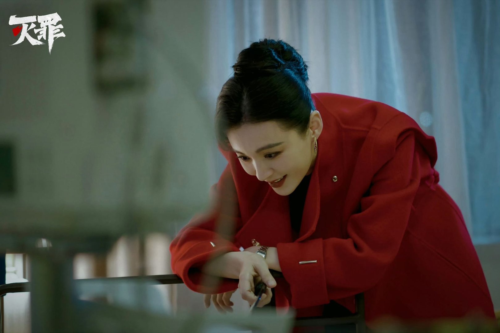 毛林林再演恶女反派破碎感妆容+阴鸷眼神，毛林林这次饰演的疯批反派，举手投足都是压