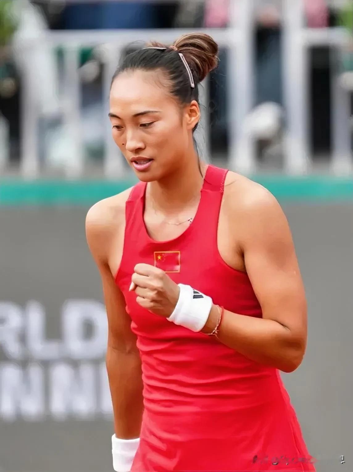 两盘6-0，郑钦文击败印度一号女单，比利简金杯(女子网球团体赛)亚大区一组4月1