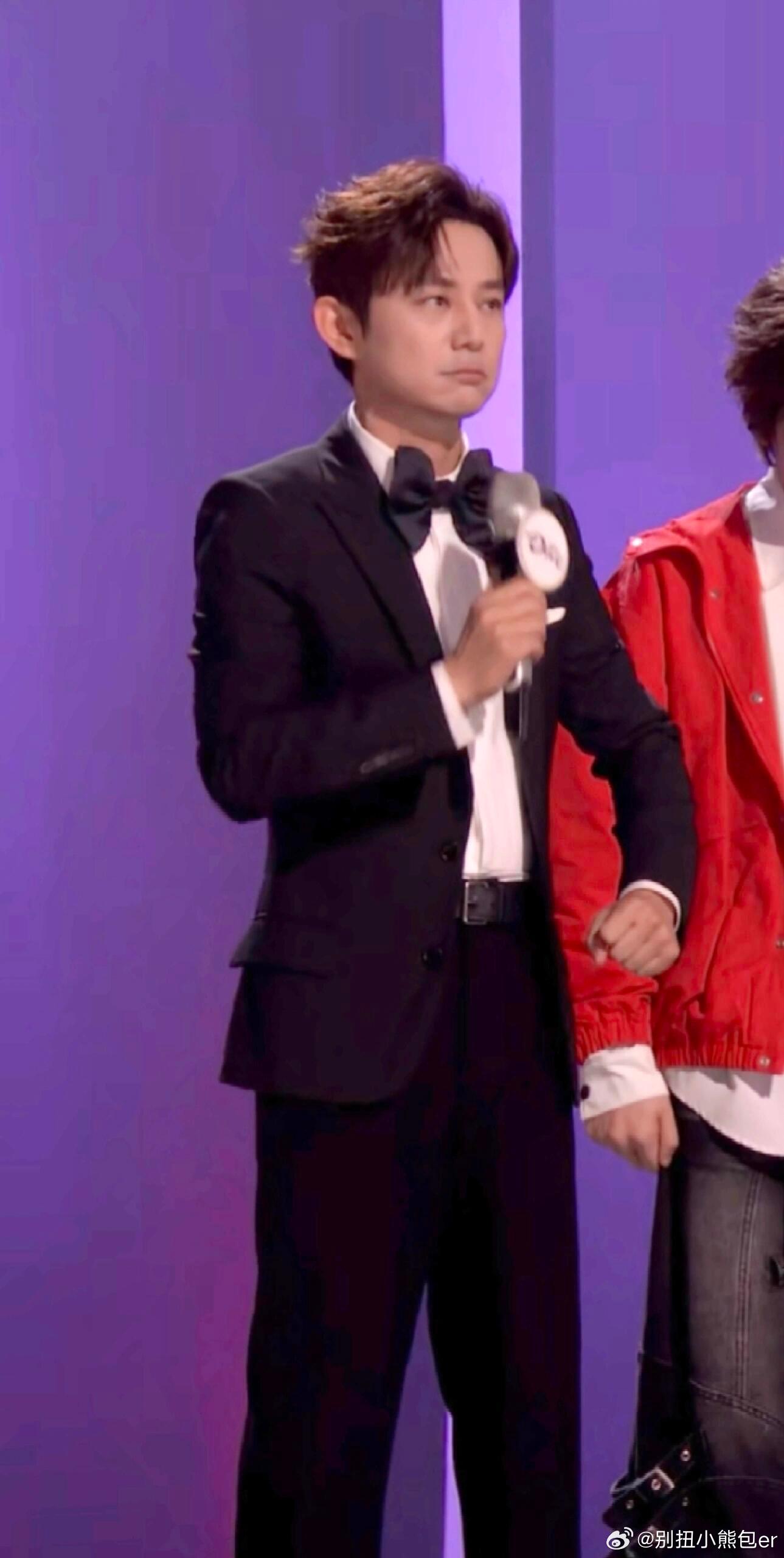 何炅的救场当那英质疑票数何老师就这样何炅:你要害死我吗那英何老师又结巴了何老师你