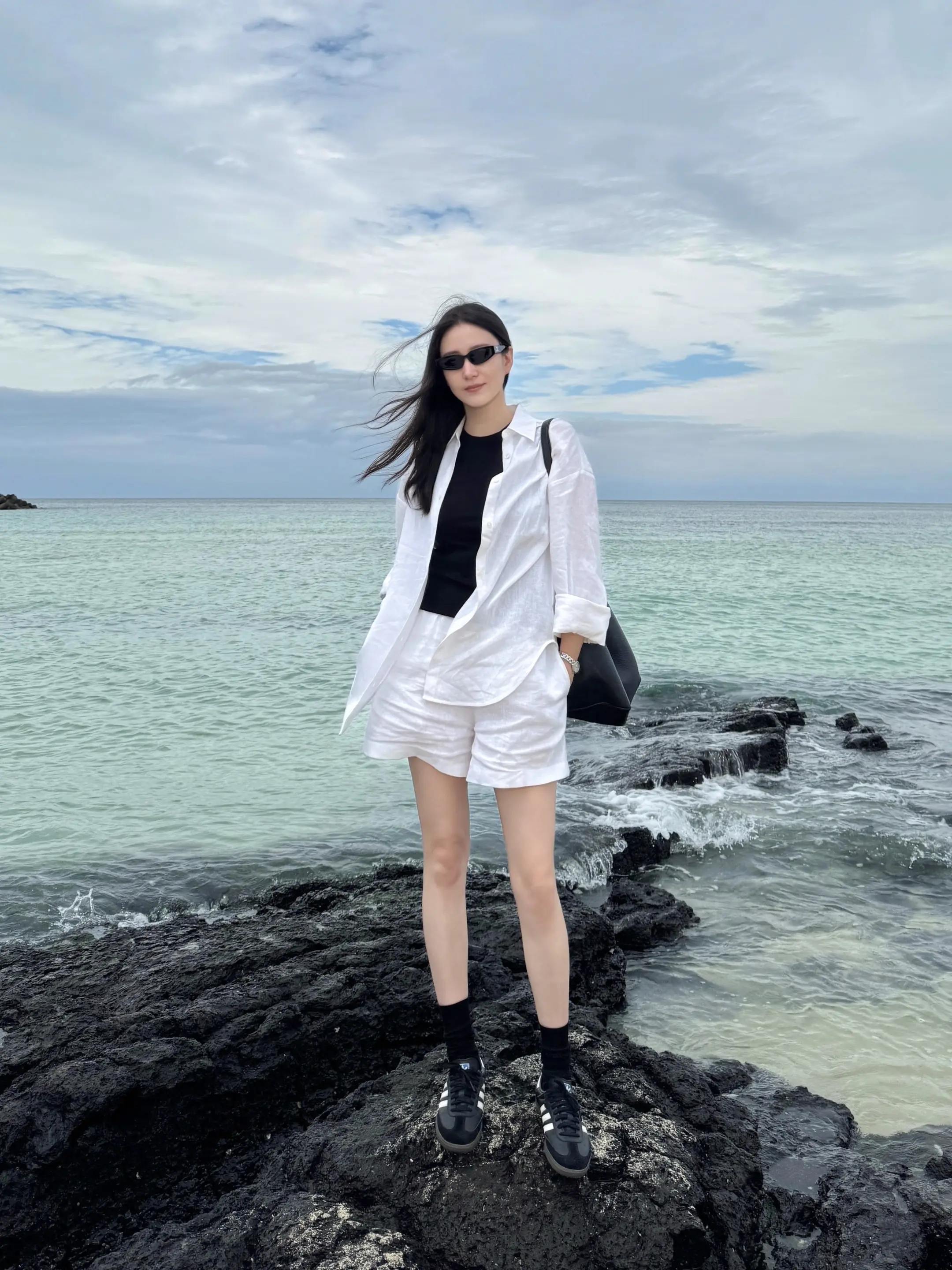 阴天的海边 jeju 海岛度假 月汀里 日出峰