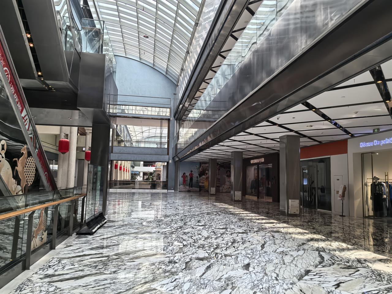 现在的商业体怎么才能活下去呢
      这是我昨天去的家附近的一家挺有名的商业