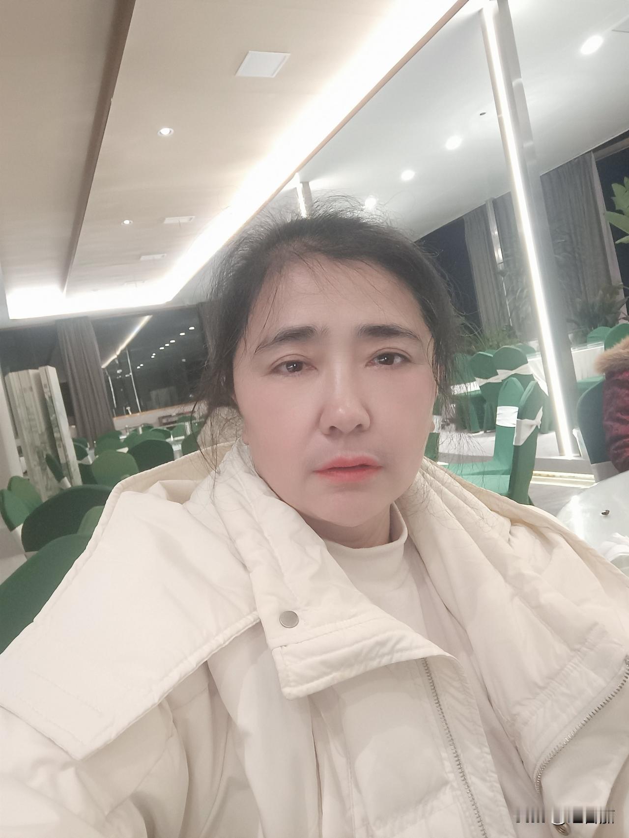 人到中年要不要认真打扮自己人到中年一定要认真打扮自己，活着就是爱自己，也是爱他人