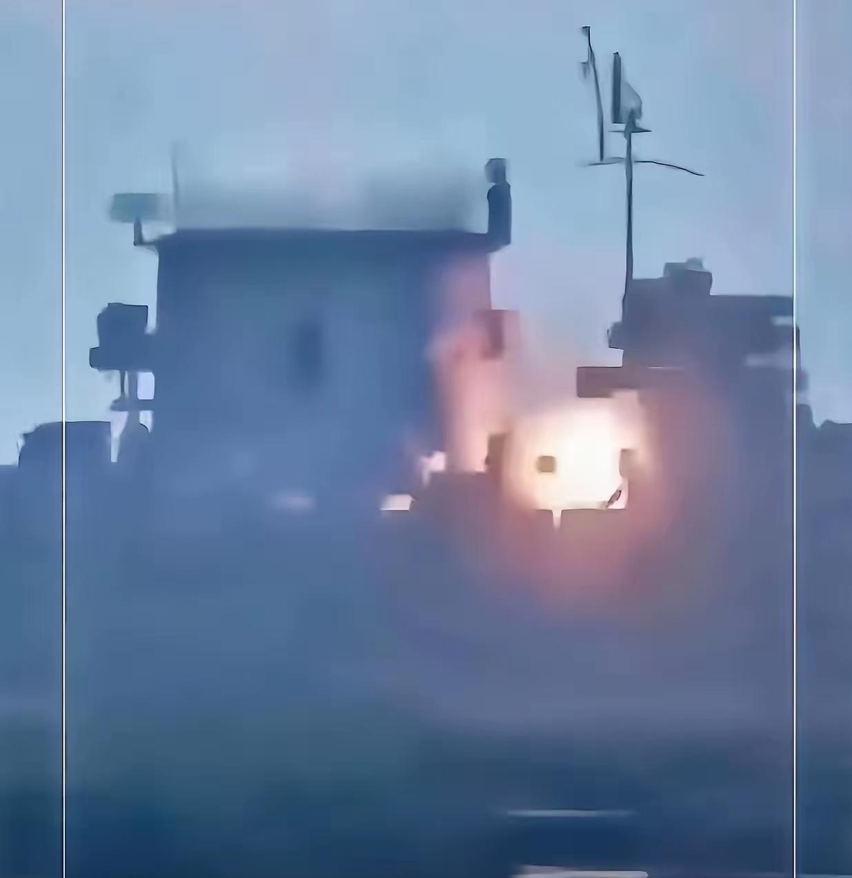 美国这次突袭伊朗，让我们看清楚了两个现实问题，那就是要有绝对的军事实力和经济实力