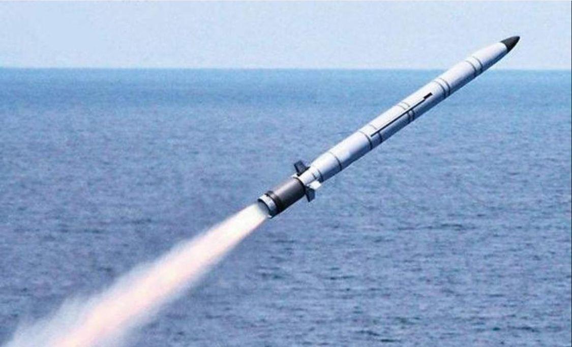 美国正式表态：中国潜射导弹试射后，华盛顿把“日本防务承诺”搬了出来。

导弹已经