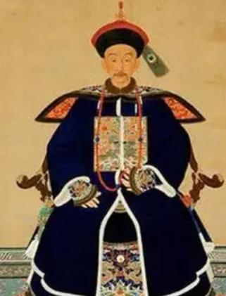 1749年乾隆亲自审问川陕总督张广泗，下令严刑拷打，张广泗满身是伤，但还是不停辩