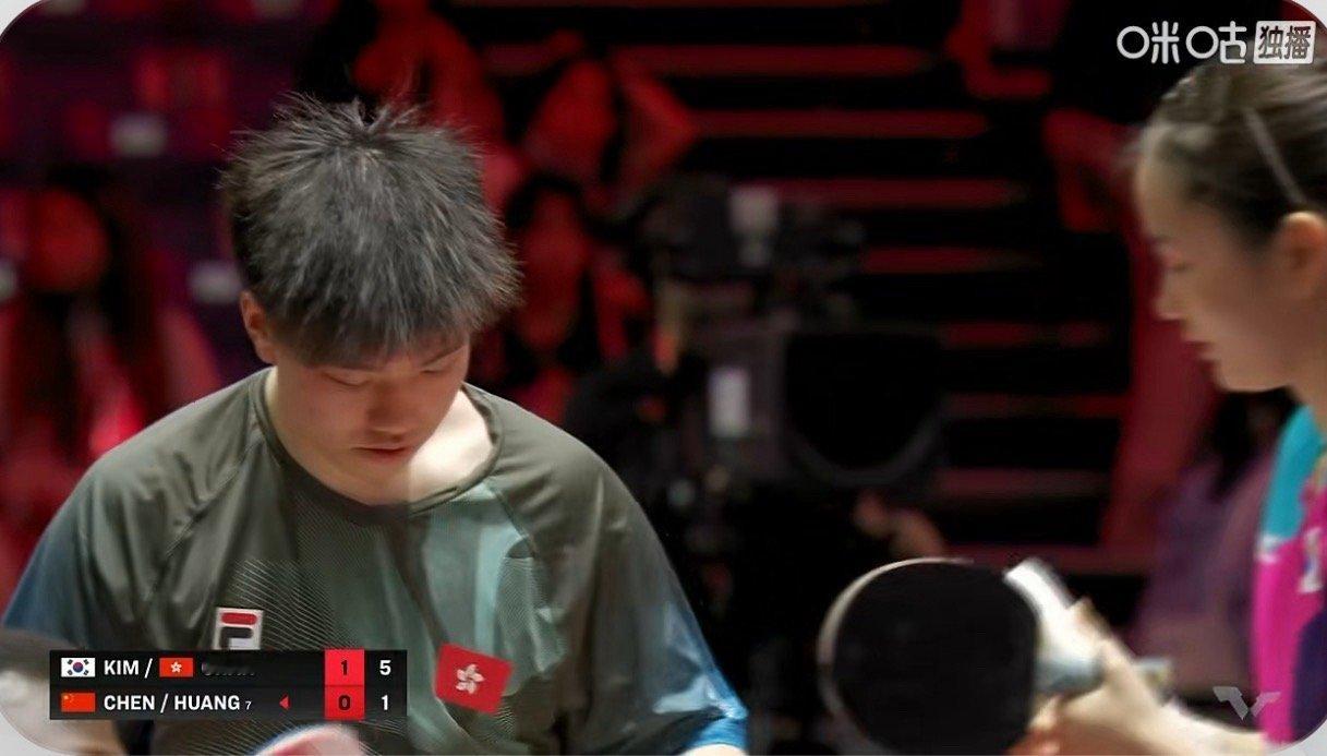 黄友政还抽空烫了个头啊和陈颢桦烫得一样啊只可惜球就差多了