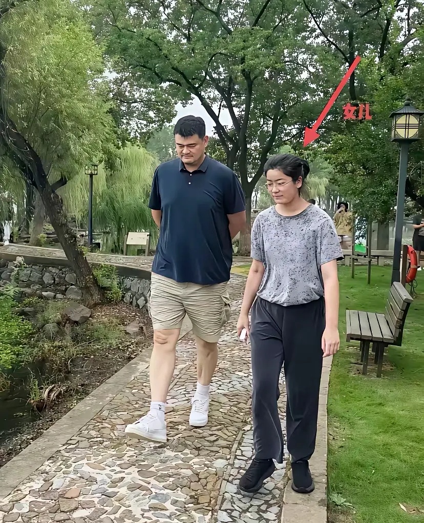 网友在公园偶遇名人 ​​​