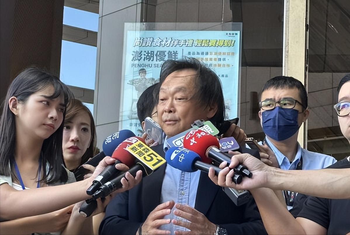 王世坚称蒋万安“失神”，预测小草选票多数会流向沈伯洋
台北市选战进入倒数阶段，台